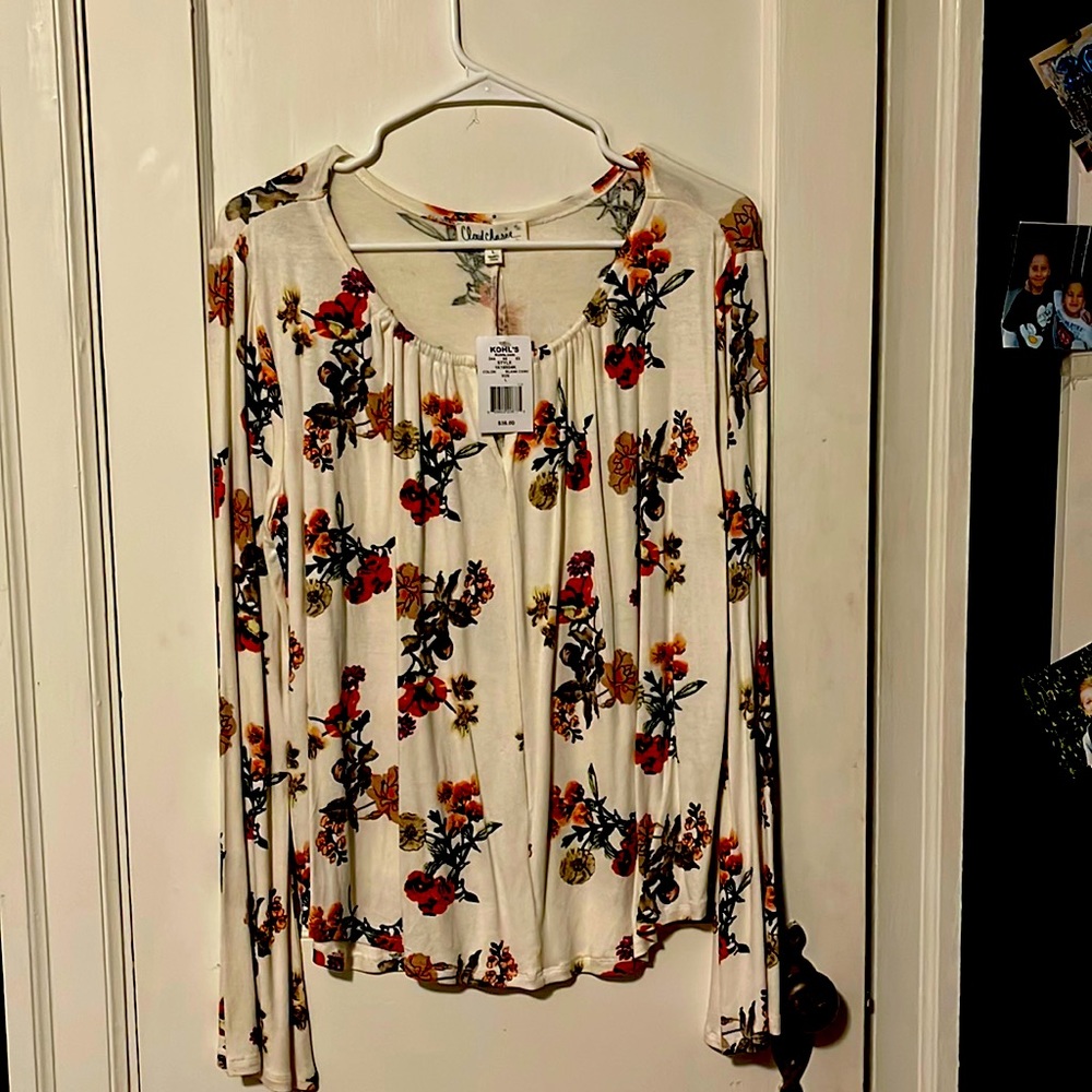 New with tags size Large cream floral long sleeve blouse